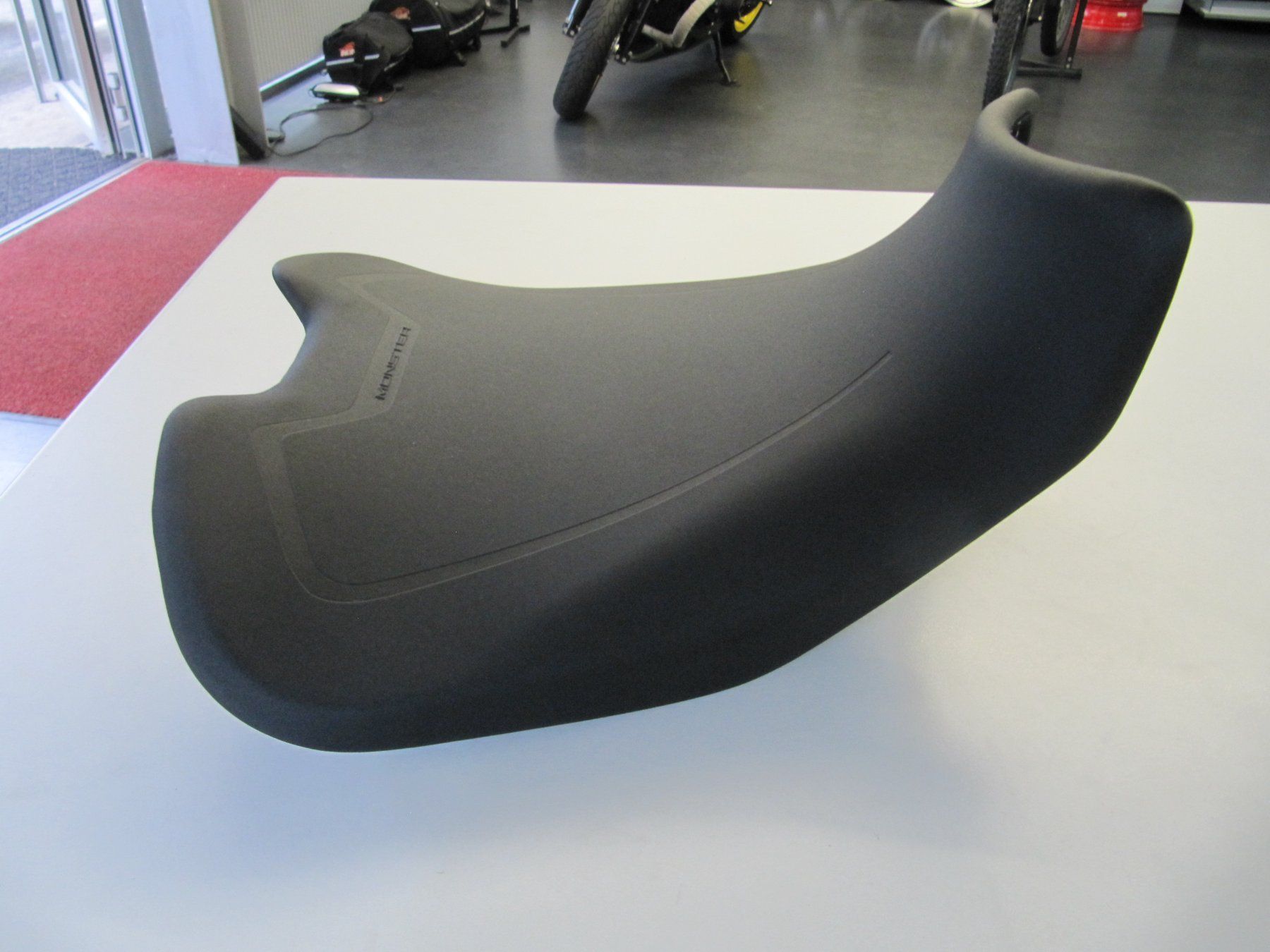 Ducati Tutti i ricambio per moto: Sitzbank Ducati Monster+ – Nuovo e nell'imballaggio originale da Buchs AG venduto da Hauptlin 1