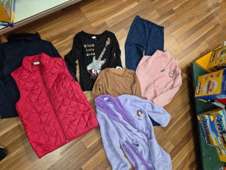 Winter-Kleiderpaket für Mädchen, Grösse 128/134 B4