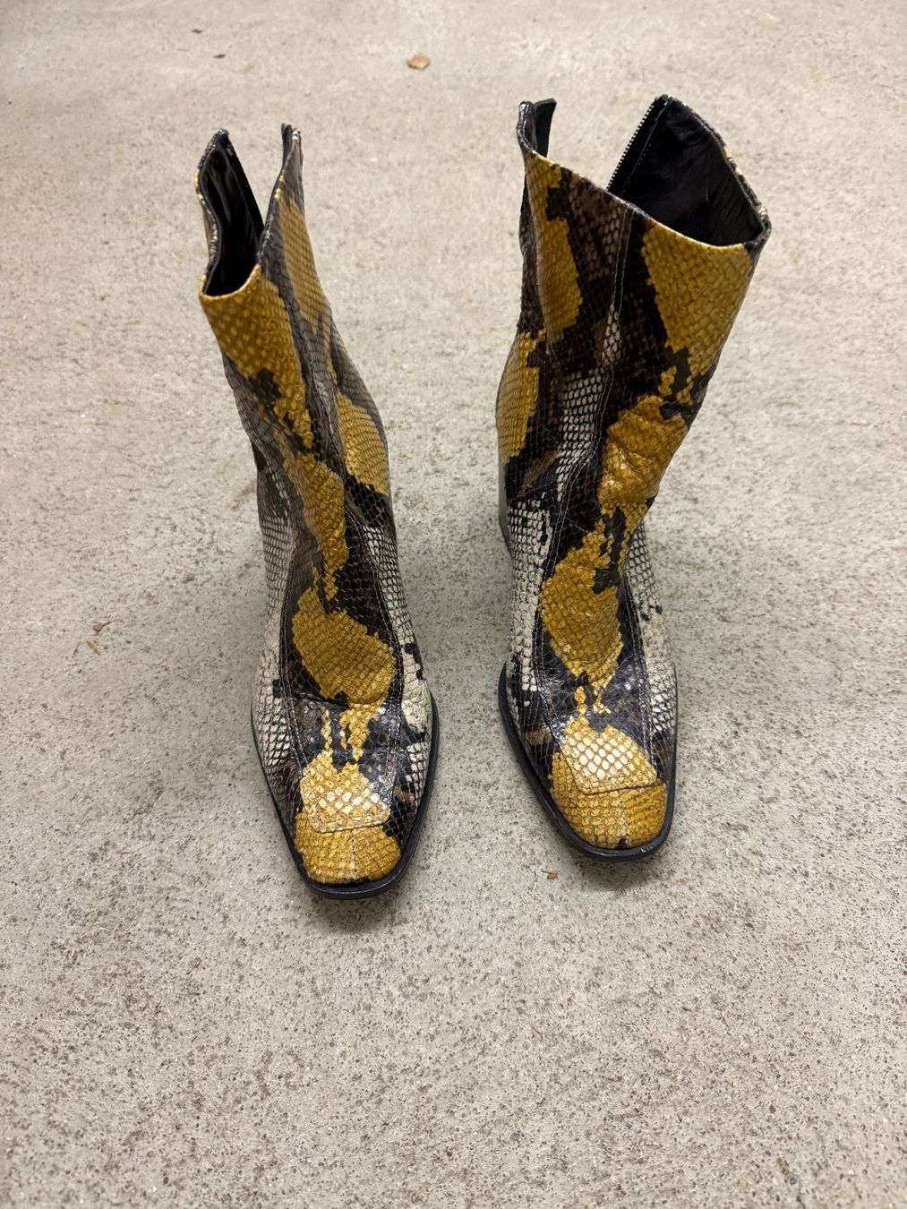 Damenschuhe: Aeyde Leather Animal Print Boot – Gebraucht aus Zürich von ele_nd88