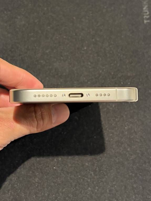 Telefoni cellulari / Smartphones: Refurbished | iPhone 16 Pro Max 256GB Natural Titanium – Usato da Zürich venduto da dom_578q 3