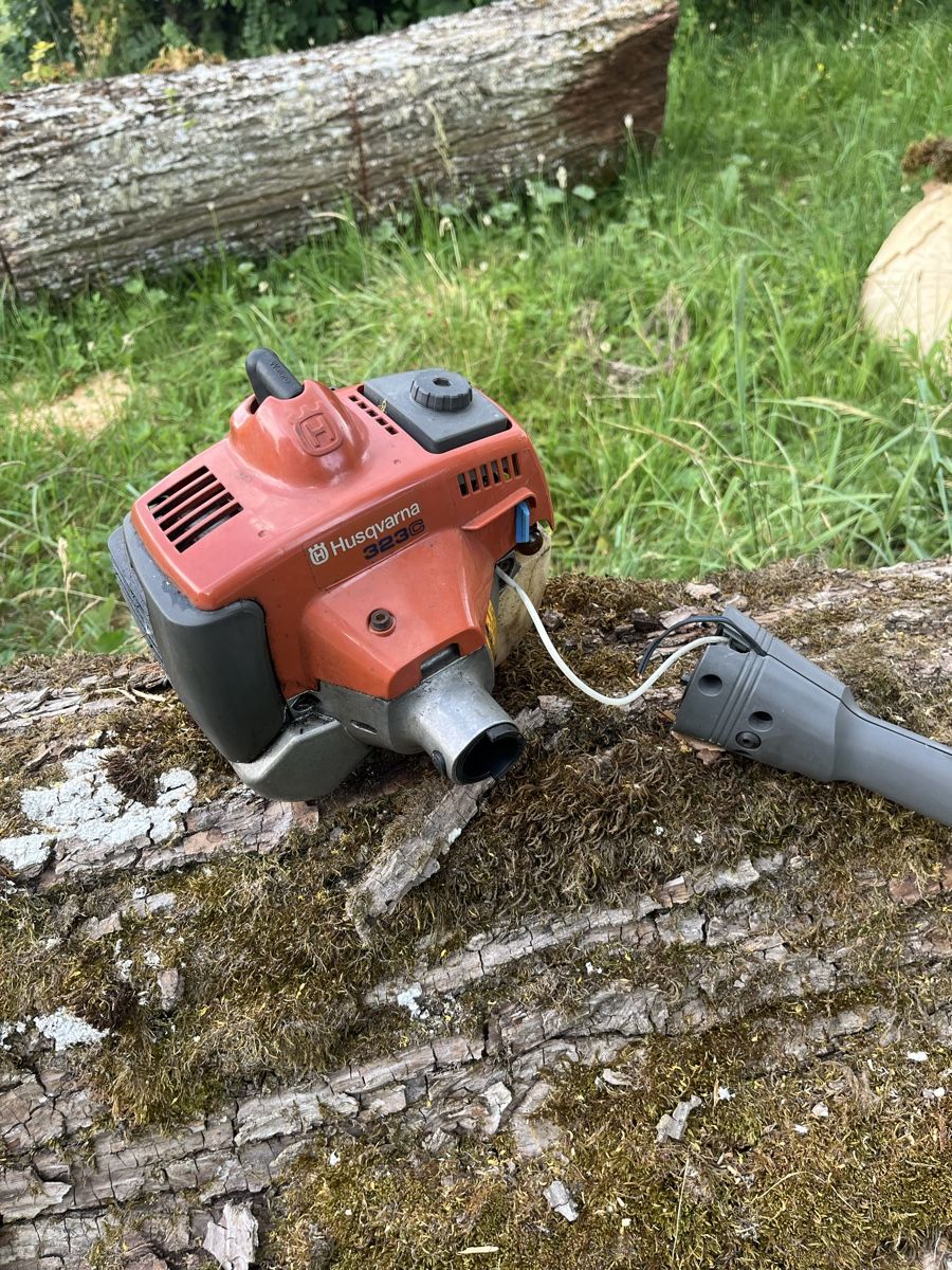 Husqvarna Rasenmäher: Débroussailleuse Husqvarna 323 C – Defekt aus le Crêt-du-Locle von Kableg18 3