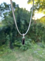Halskette mit elegantem Anhänger schwarz-silbern