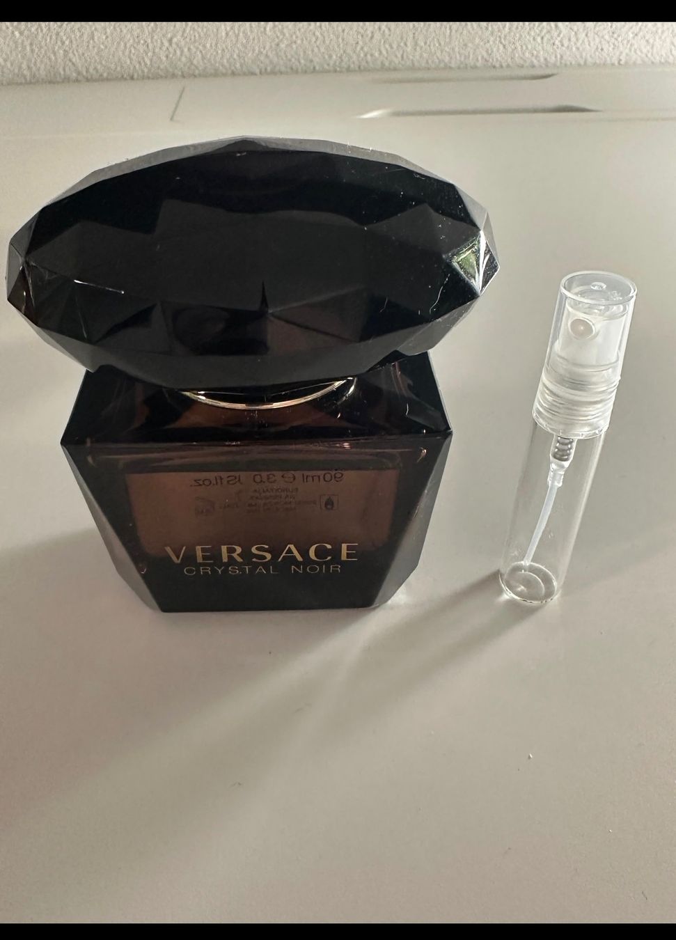 Versace Profumi & Eau de Toilette: Versace Crystal Noir - 5ml Abfüllung – Nuovo (secondo la descrizione) da Aesch BL venduto da san_trv5
