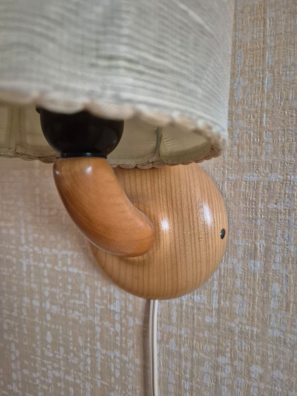 Lampade: Vintage Wandlampe, Stoffschirm, Holz – Usato da Winterthur venduto da Sarafina66 2