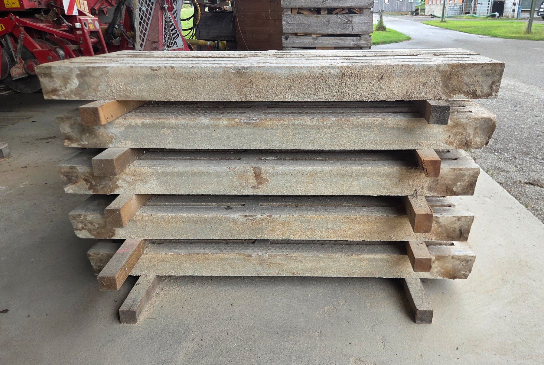 Rivestimenti per pavimenti: Betonroste / Spaltenböden – Usato da Kirchberg venduto da 1Buri1 4