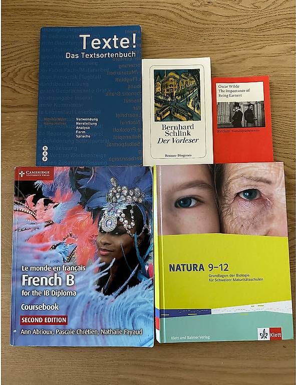 Livres: 5 Schulbücher im Paket oder einzeln – D'occasion à Hausen AG par lia_fkd7