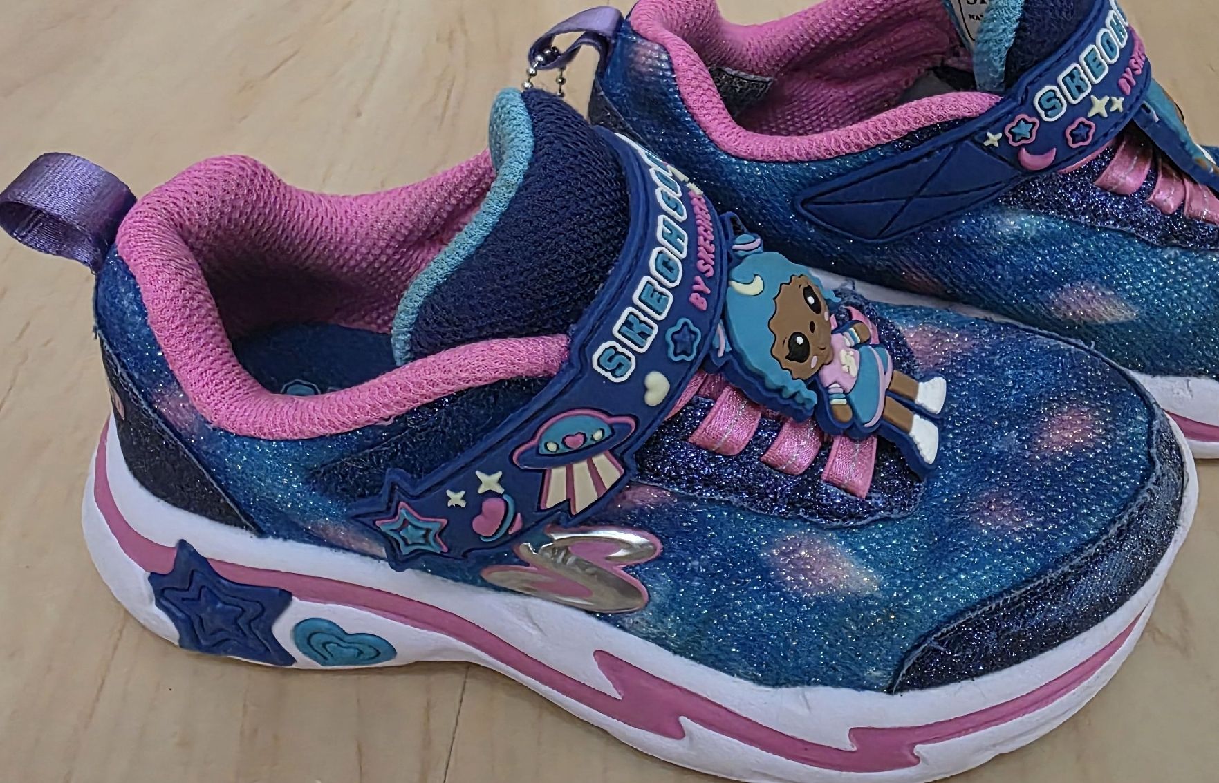 Skechers Scarpe per ragazze: Kinderschuhe Sketcher Gr. 27 – Usato da Beinwil am See venduto da Melly1989