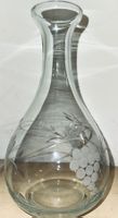 Dekorative Glaskaraffe mit Traubenmuster, Top Zustand