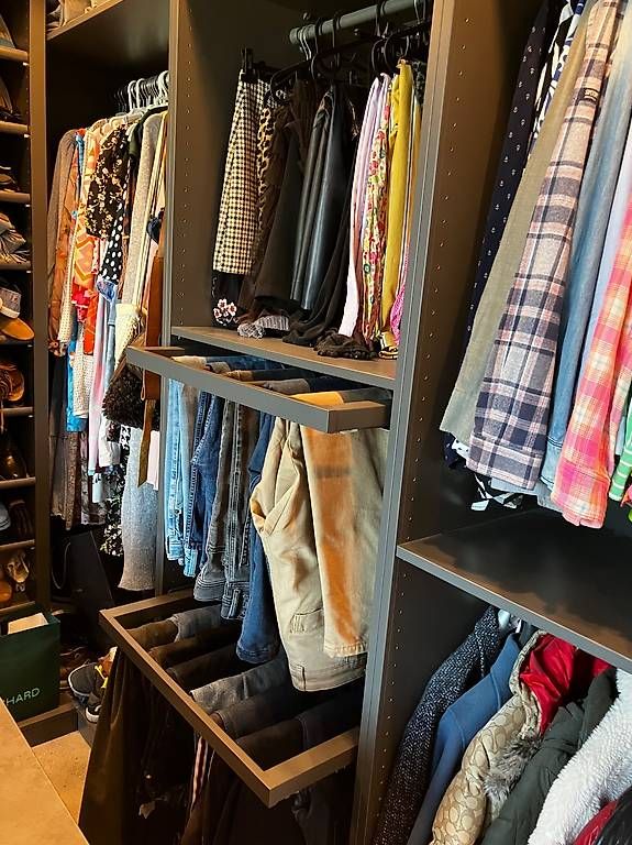 Ikea Armadi: Ankleideschrank L-Form mit Insel & Beleuchtung – Usato da Wilen b. Wollerau venduto da Justine. 3