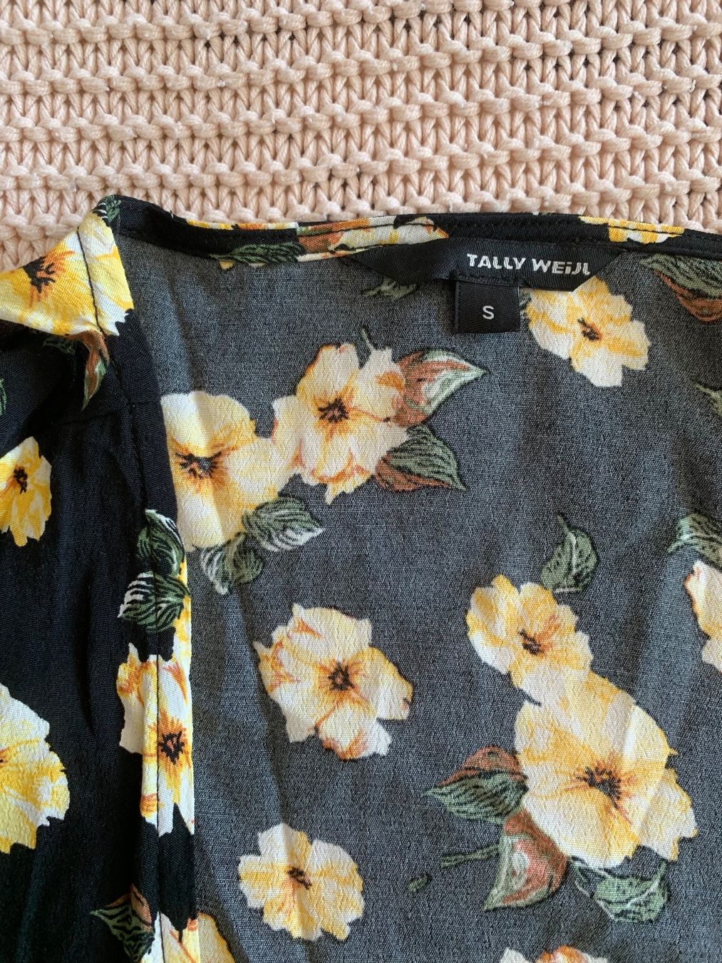 Tally Weijl Camicette: Chemisier noir fleuri – Usato da Montreux venduto da iza_peche8 3