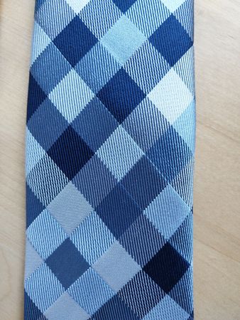 Seidenkrawatte Blau kariert 100% Seide Modernes Design 7 cm