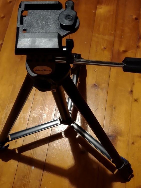 Treppiedi & Teste: Kamerastativ NEW TECH – Usato da Montlingen venduto da Nikita-Sidney