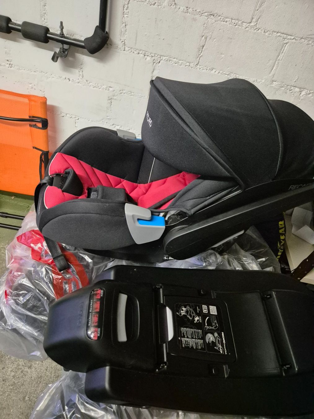 Recaro Seggiolini per auto: Recaro Babyschale – Usato da adliswil venduto da adelika 3