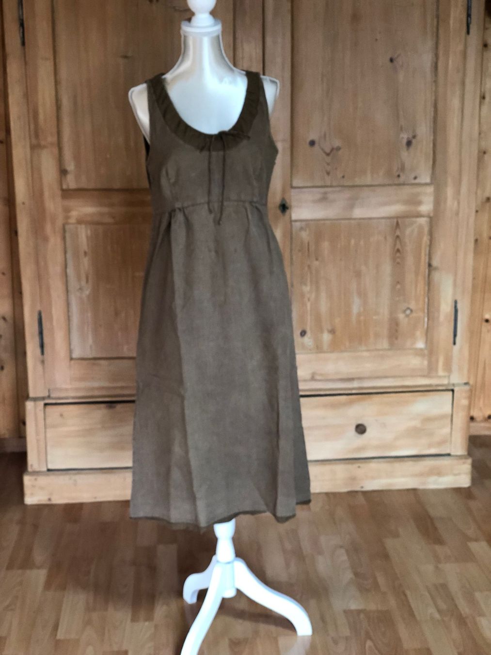 Robes: 3 Hübsche Naturkleider Gr. M + 40 – D'occasion à Röschenz par Tashroal