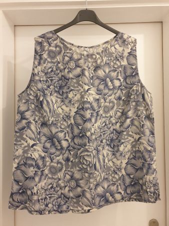 SEIDENTOP  beige/blau, runder Ausschnitt Gr. 42 (wie NEU)