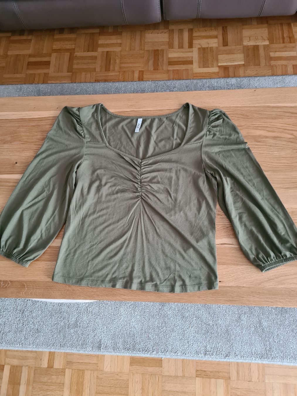 Only T-Shirts: ONLY Shirt Olivengrün Gr XL – Neu (gemäss Beschreibung) aus Winterthur von Jana1701