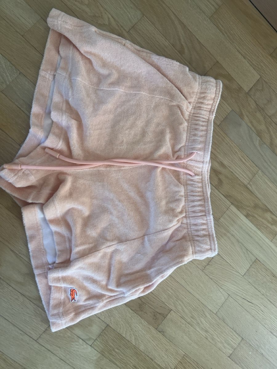 Lacoste Pantaloni: Lacoste shorts 38 – Usato da Rüschlikon venduto da La_Mode