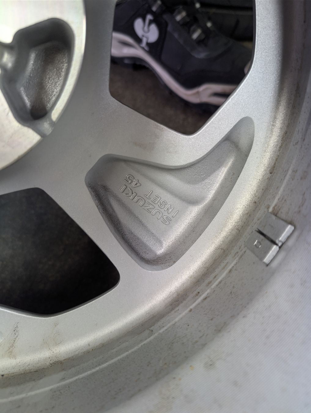 Felgen: Suzuki Felgen  – Neu und originalverpackt aus Dürrenäsch von Pneu-Idris 5