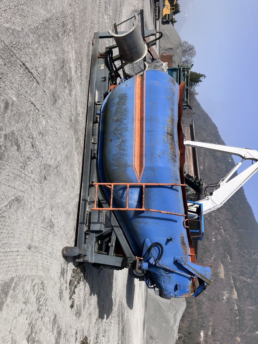 Tutte le macchine: Silo für Hackengerät – Usato da Grindelwald venduto da AdBaKn 1