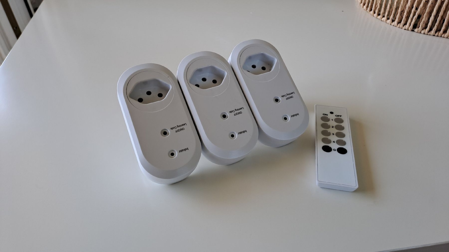 Spine: Kit de 3 prises télécommandées, prise Suisse – Nuovo (secondo la descrizione) da St-Blaise venduto da col_rn6k