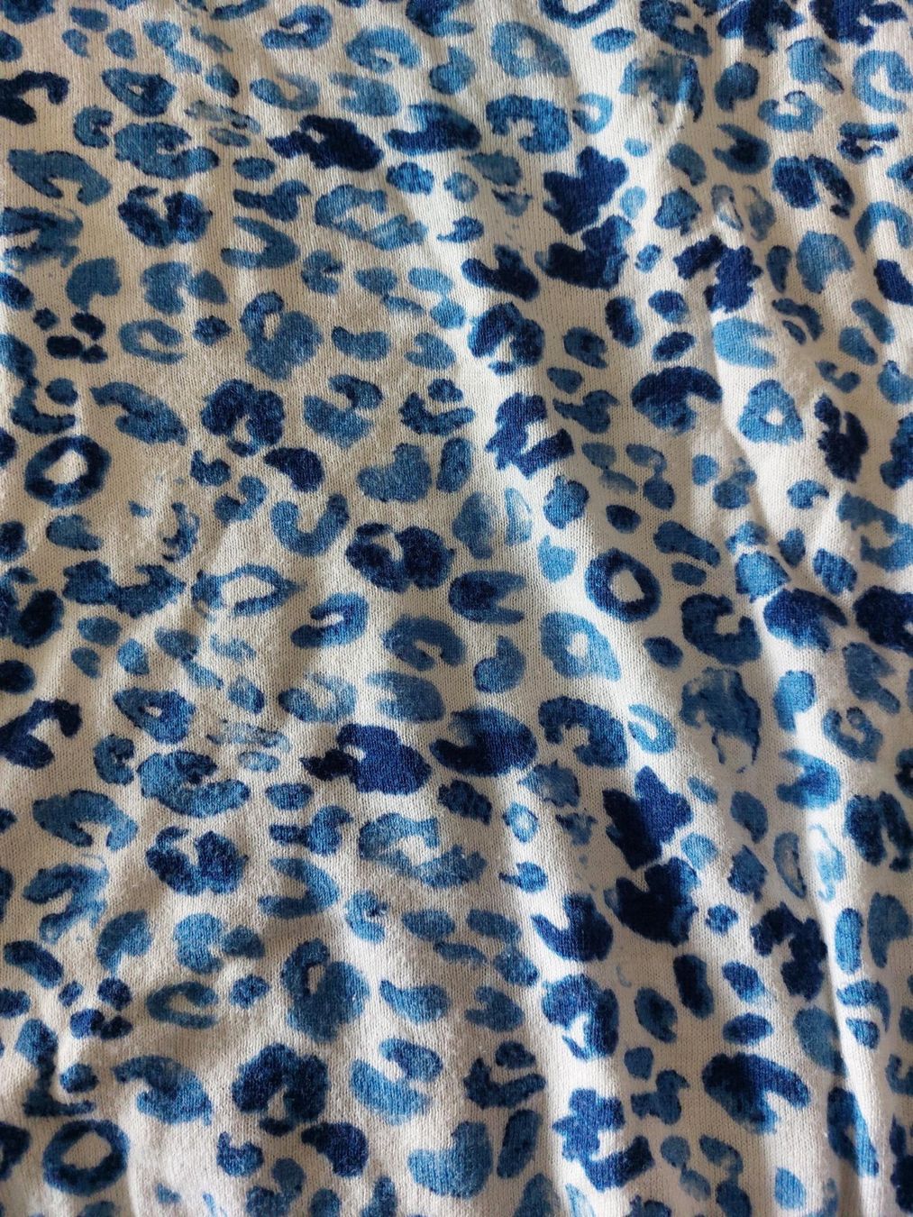 Pullover & Sweatshirts: Très joli pull col V léopard bleu Monoprix Taille 2 – Gebraucht aus Ostermundigen von jul_7t8v 4