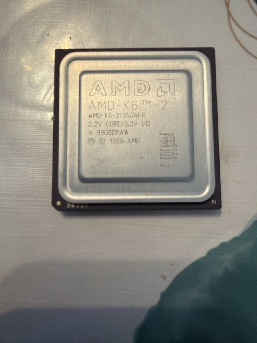 Amd Composants électroniques: Microprocesseur AMD K6 – Défectueux à Martigny par capri2800