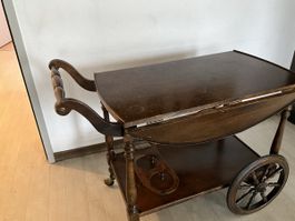 Retro Servierwagen aus Holz, vintage Stil
