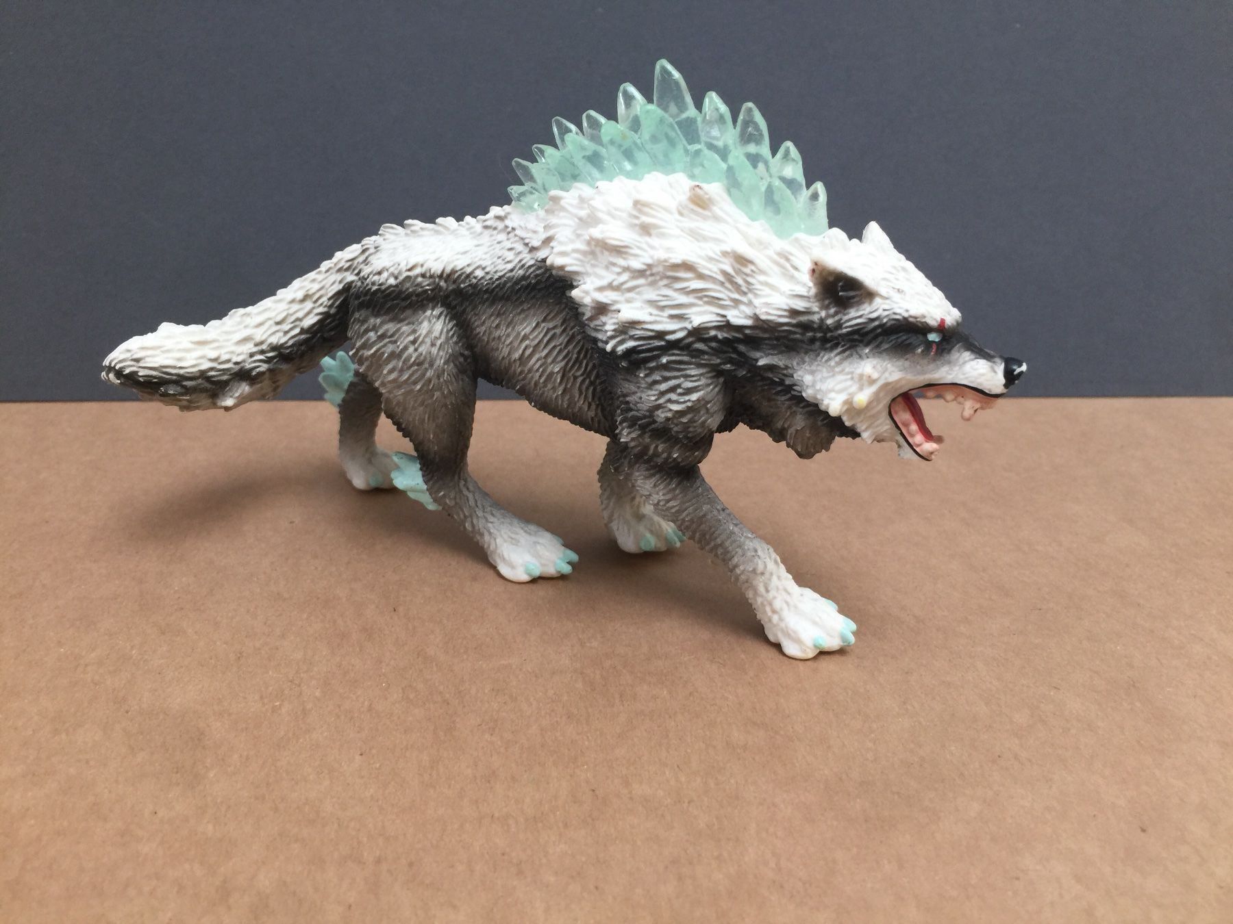 Schleich Statuette: Schleich Eldrador Schneewolf Wolf – Usato da Ennetbaden venduto da mapa05