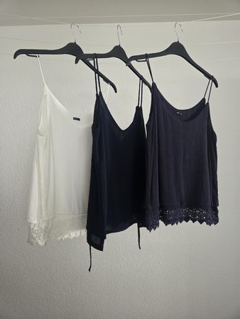 3 Tops weiss und blau Grösse XS/34