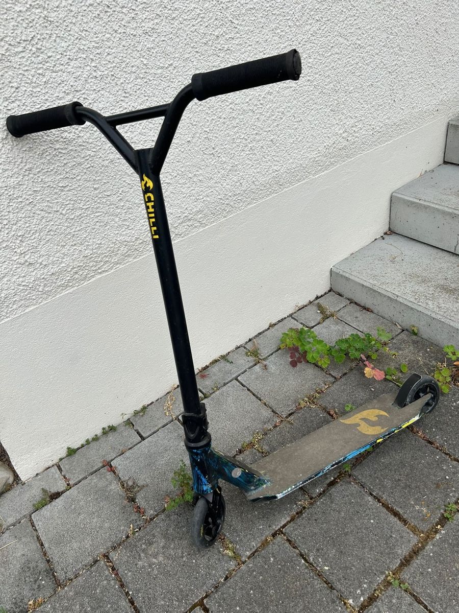 Chilli Kickboard: Chilli Pro Scooter schwarz/blau gebraucht – D'occasion à Seuzach par Eidgenoss08