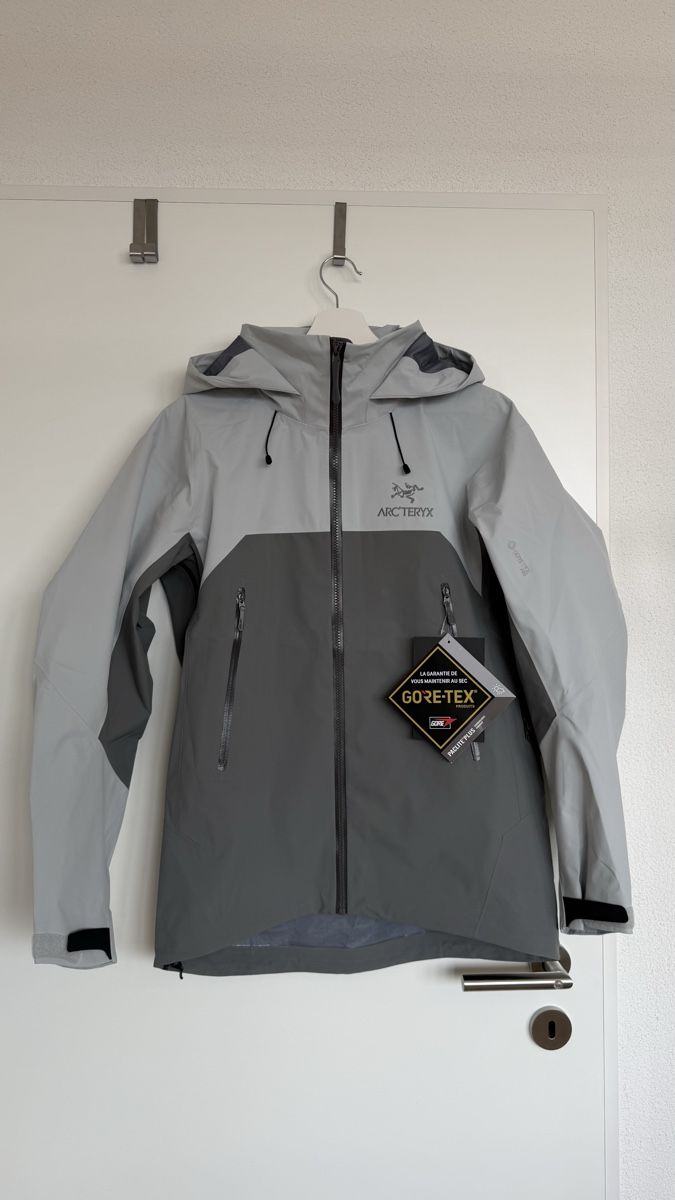 Arcteryx Vestes: Arcteryx Beta AR Jacke Grösse L – Neuf avec emballage d'origine à Niederwil SG par SuisseArchive