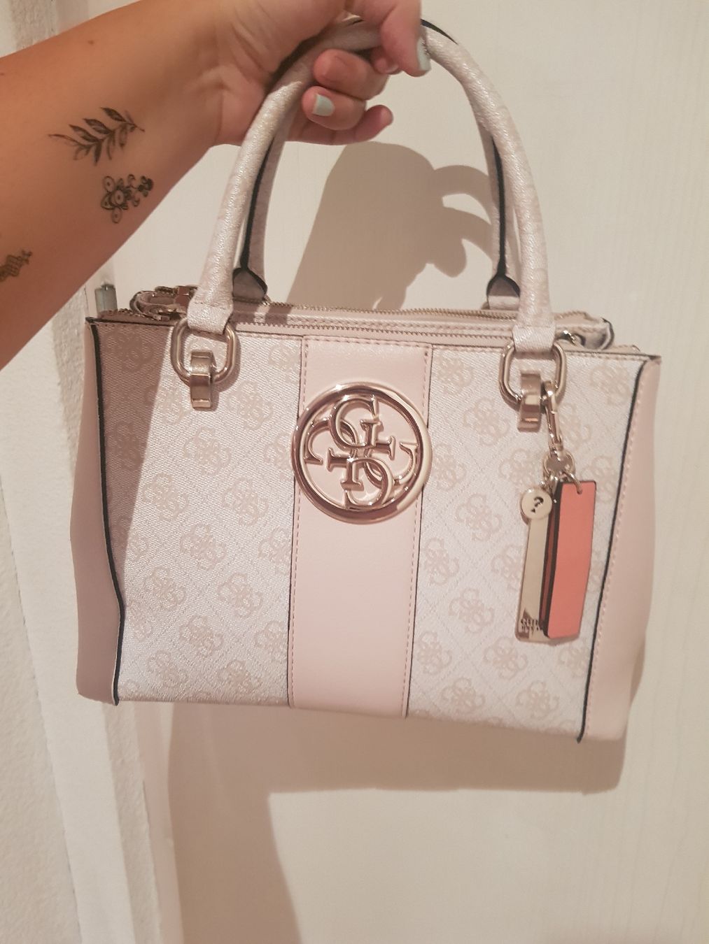 Guess Taschen für Damen: Damen Guess Tasche – Gebraucht aus Zihlschlacht von Sun25 7