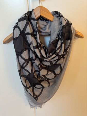 GUCCI Modal/Woll  Schal 140/140 cm hellgrau/dunkelgrau