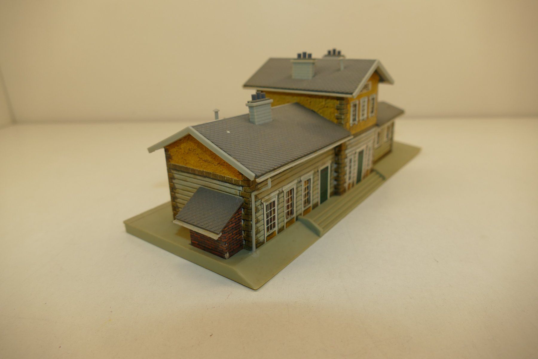 Faller Modelleisenbahnen: Faller combi kids H0: Bahnhof Kappel – Gebraucht aus Niederhasli von rail-duerst 1