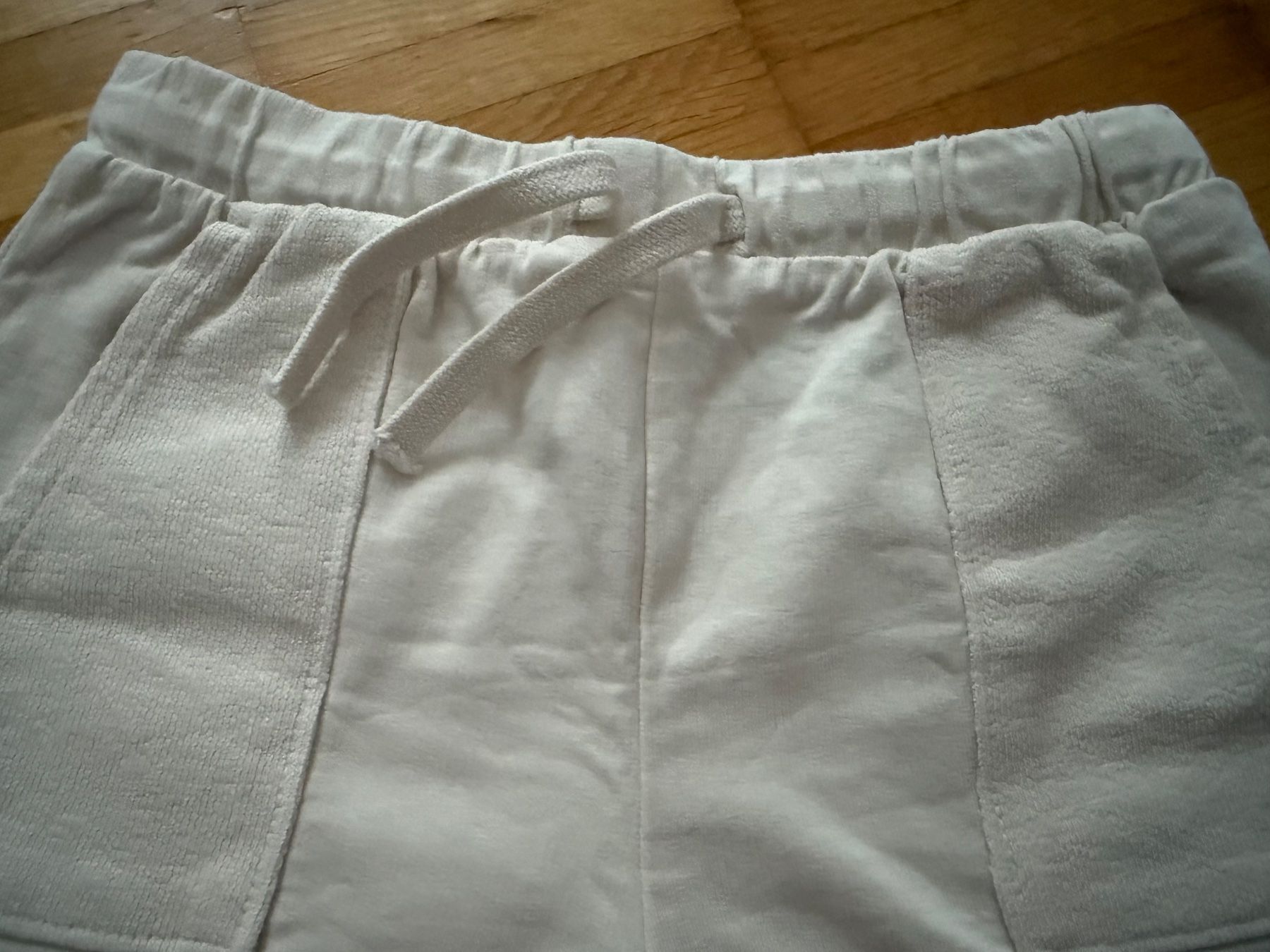 H&M Pantaloni: H&M kurze Hose Gr 98 – Nuovo (secondo la descrizione) da Richterswil venduto da Eunoia85 1