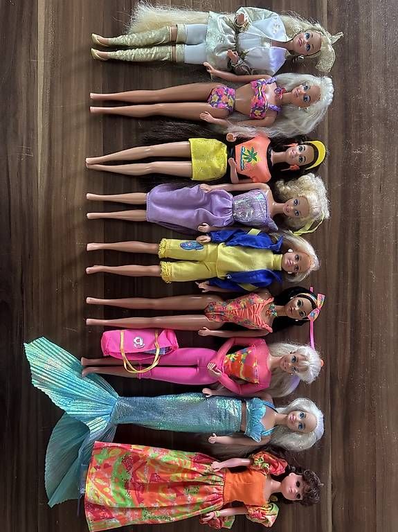 Bambole: 17 Barbie mit vielen Kleider – Usato da Biel/Bienne venduto da Priska_Maurer