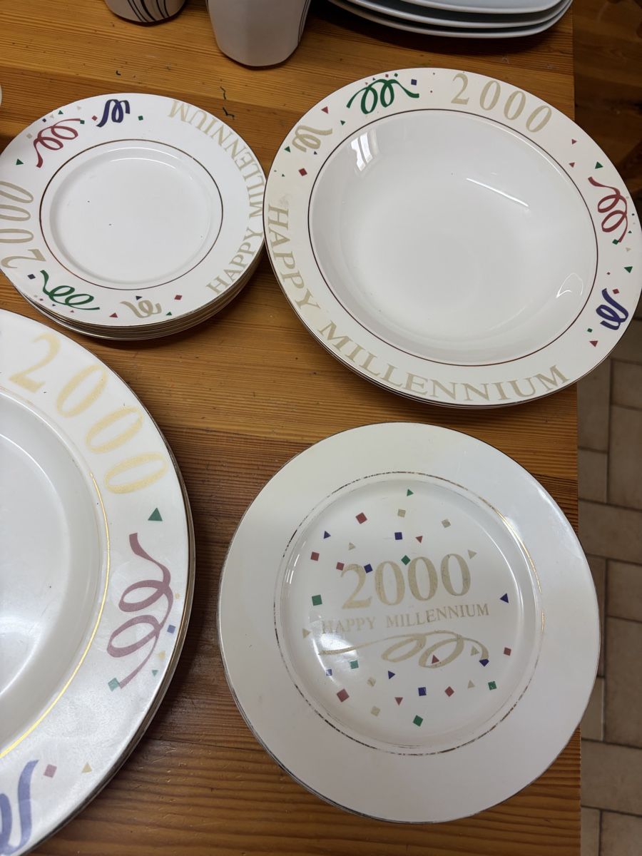 Set di piatti: Vaisselle et verres Millenium 2000 – Usato da Orsonnens venduto da cdms57 2