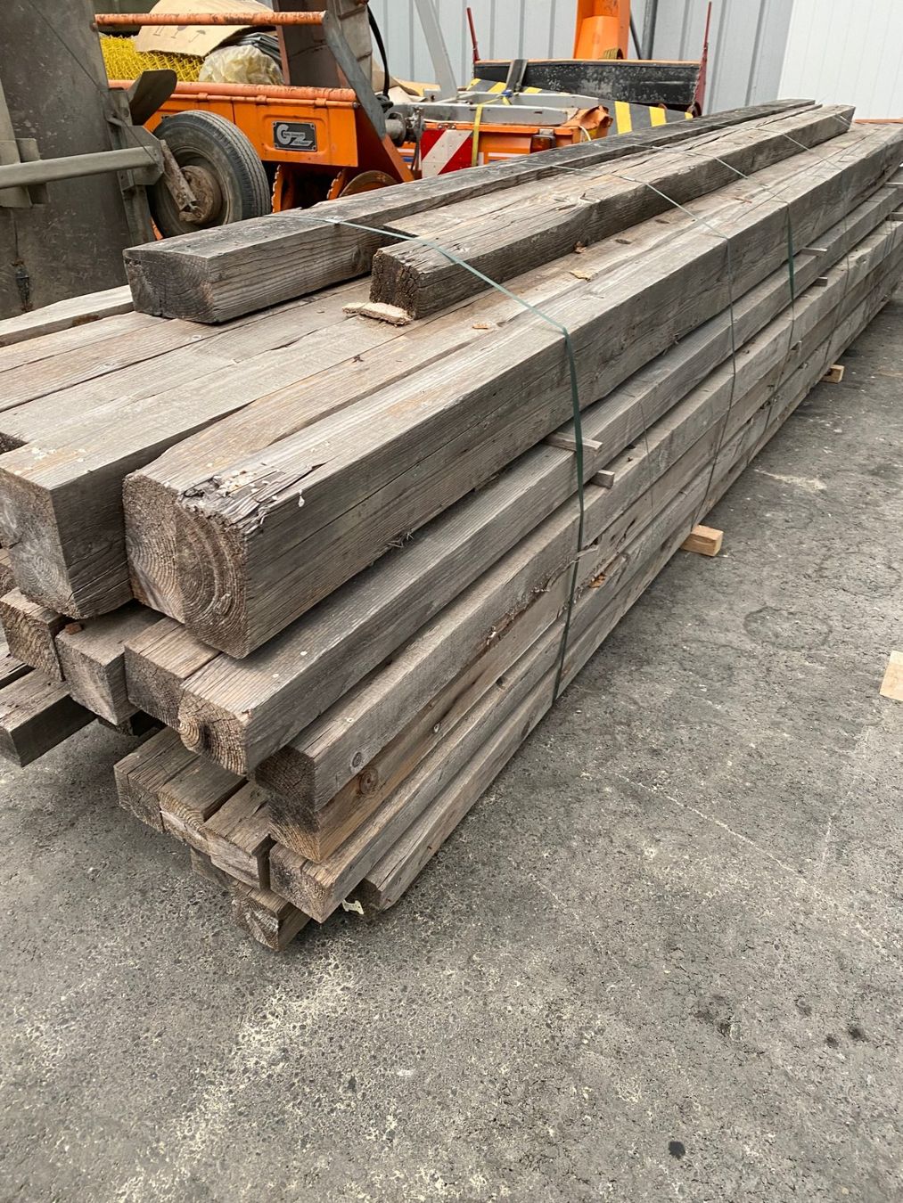 Articles en bois: Bauholz / Kantholz – D'occasion à Oensingen par Blaumann0 2