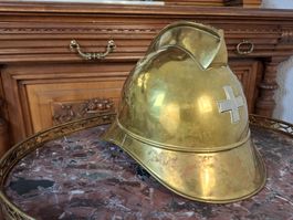 art.260274 Alter Schweizer Feuerwehrhelm aus Messing mit Kre