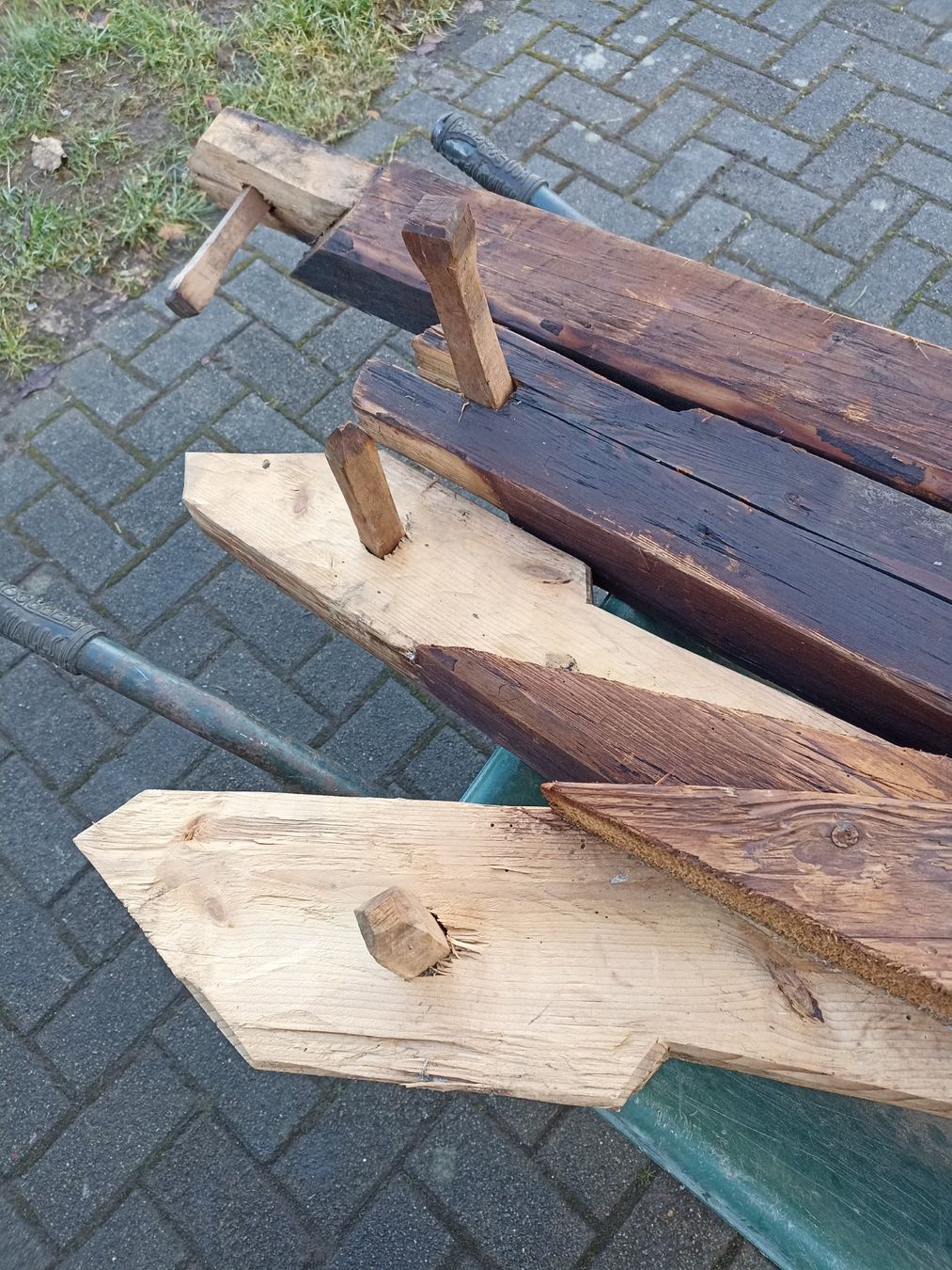 Articoli in legno: Alt Holz Alt Balken – Usato da Grosswangen venduto da dini13 4