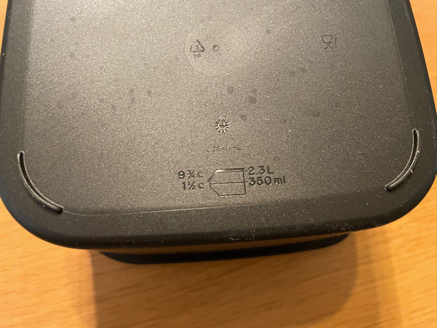 Tupperware Contenitori & Simili: Tupperware Frischhaltebox schwarz 2.3 l – Usato da Zürich venduto da snowow 2