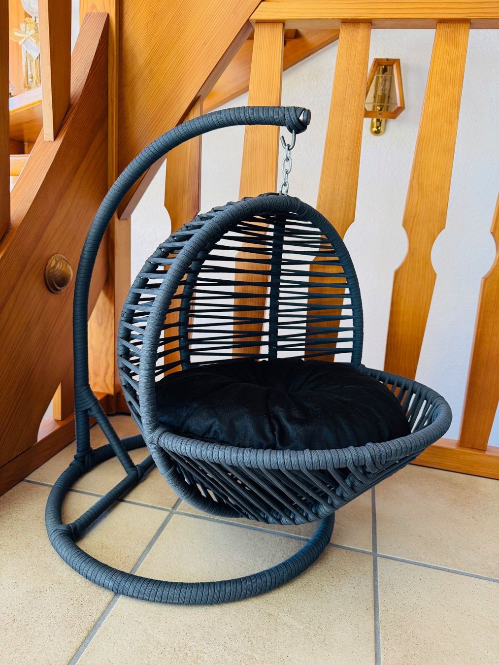 Liege- & Schlafplätze: Katzenkorb und Bett mit Gestell | Dunkelgrau - Neu – Neu und originalverpackt aus Soyhières von Spartan117