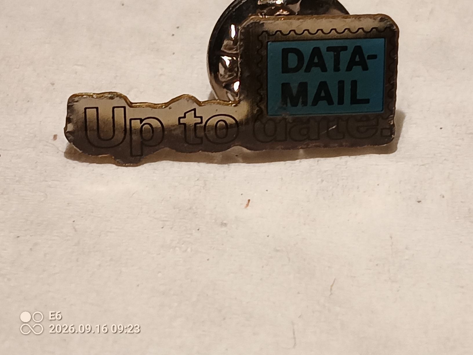 Plaketten & Abzeichen: Pin Data Mail – Neu (gemäss Beschreibung) aus Zürich von Mitzi6