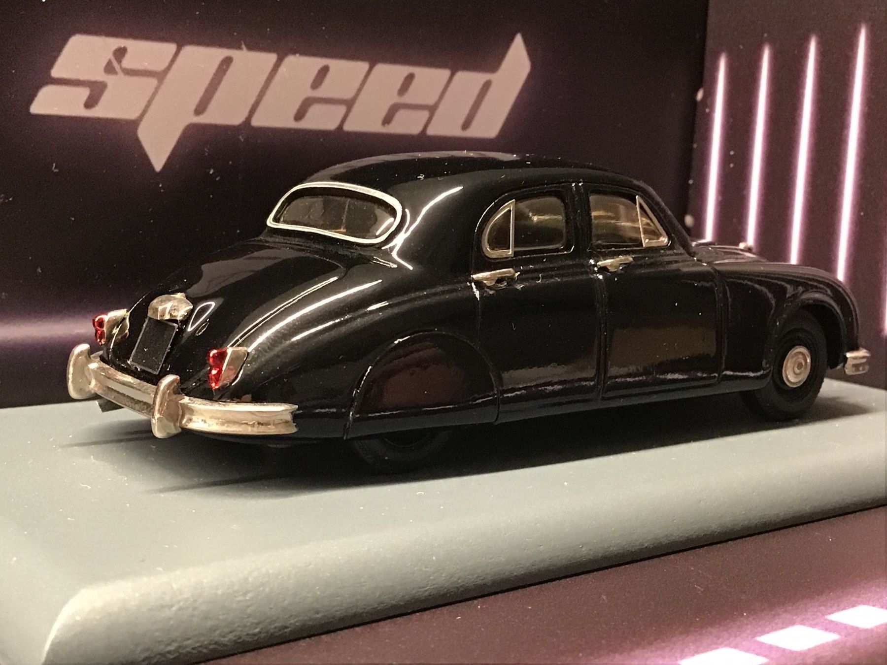 Jaguar Modellini d'auto: Schwarzer Jaguar Mark IX, Oldtimer Modellauto, neu 1:43 – Nuovo e nell'imballaggio originale da Männedorf venduto da Modellbau-wyss 2