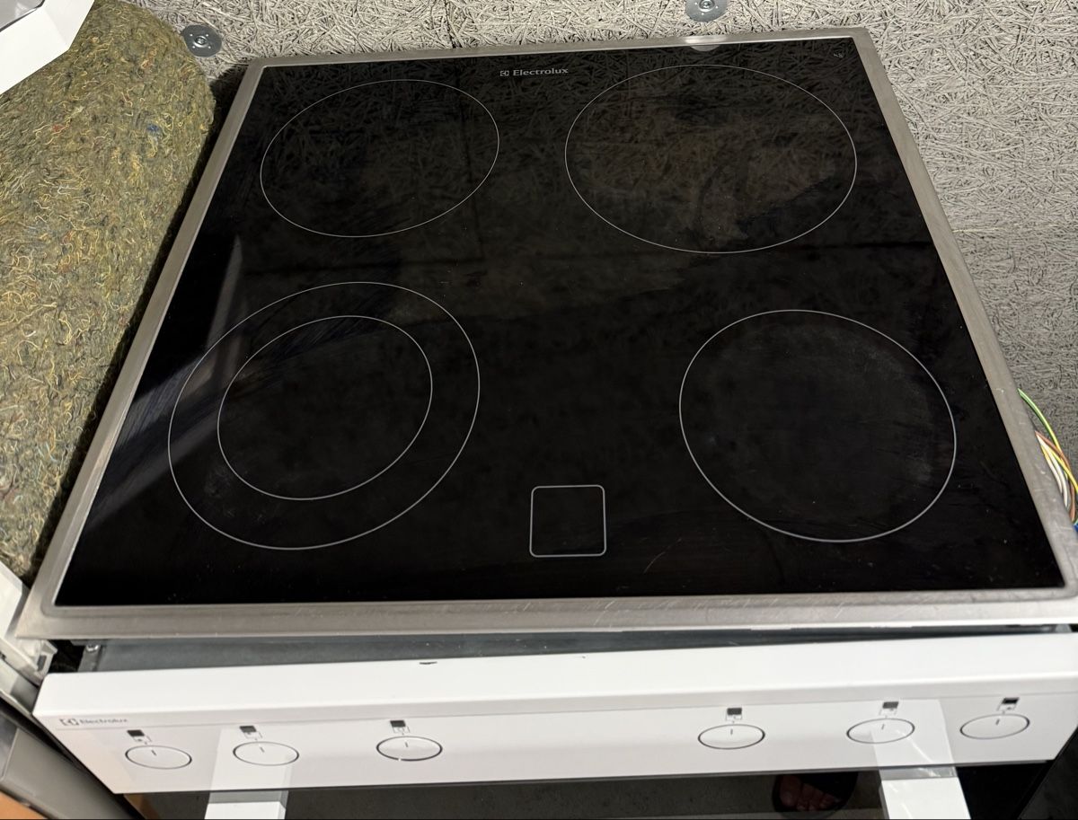 Electrolux Forni: Backofen & Keramik Kochfeld Electrolux 55Cm Ch Norm – Usato da Kilchberg ZH venduto da Rei_9 1