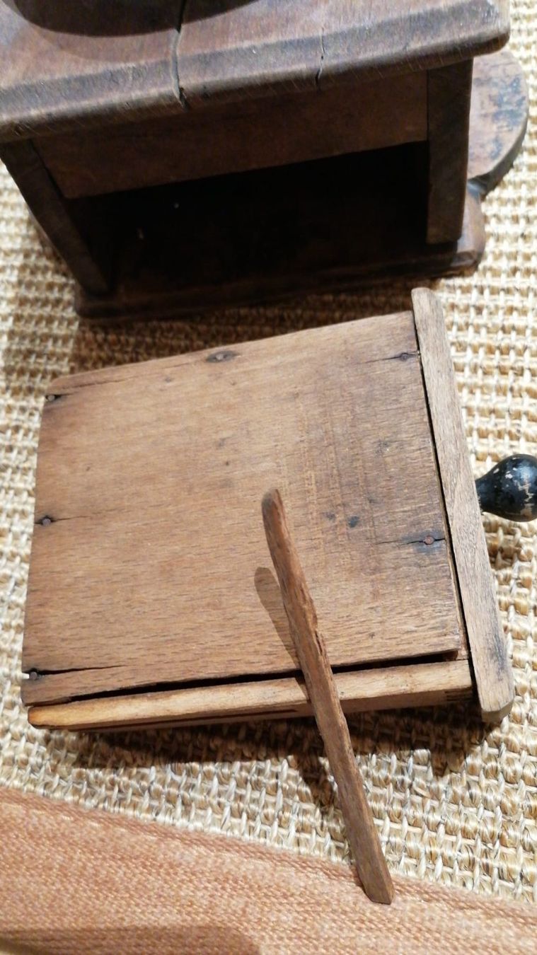 Tutte le decorazioni: antike Kaffeemühle/Dekoration – Usato da Grächen venduto da Hel7890 3