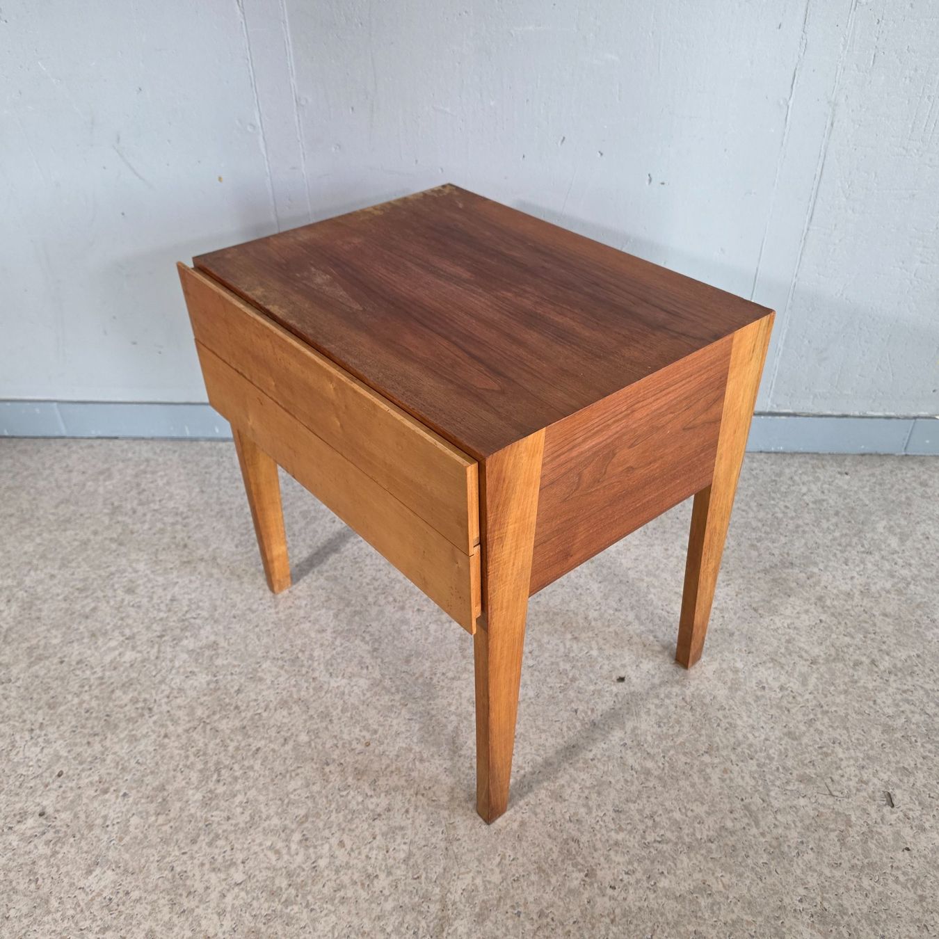 Kommoden: 1 x 1960 Night-Stand, Kommode Nachttisch Schubladenkommode – Gebraucht aus Nottwil von Wondewa-Shop 7