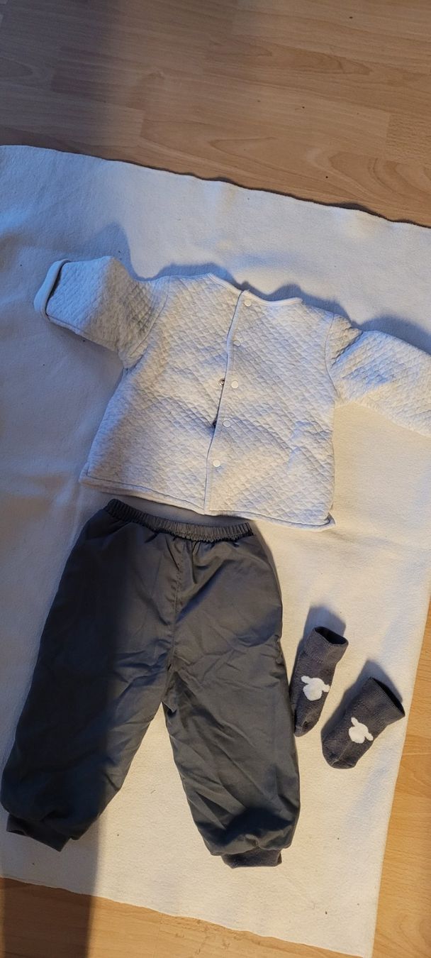 Lotti & Set di vestiti: Hose und Pulli 9Monate – Usato da Winterthur venduto da Schnufel0 2