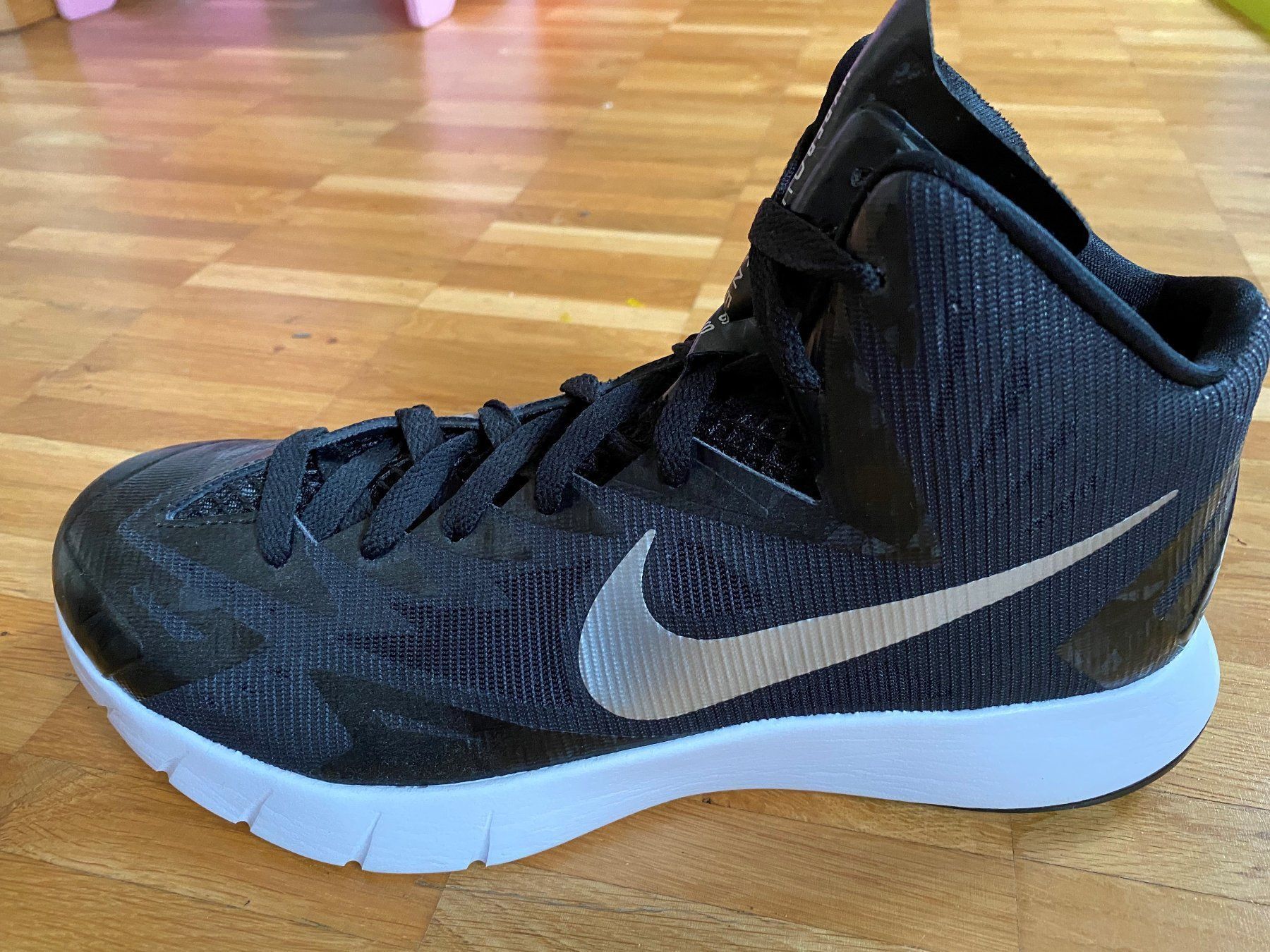 Nike Scarpe da uomo: Nike Sneaker Lunar Hyperquickness schwarz Gr.40 kaum getrage – Usato da Kastanienbaum venduto da Muenchnerkindl1
