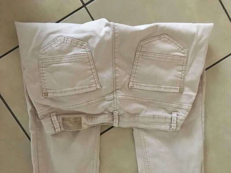 Hosen: Damen Hose beige 40 nocht top – Gebraucht aus Bergdietikon von antovale 1